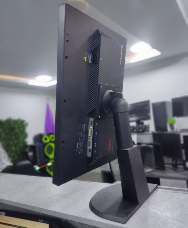 مانیتور استوک 22 اینچ لنوو Lenovo LT2252P