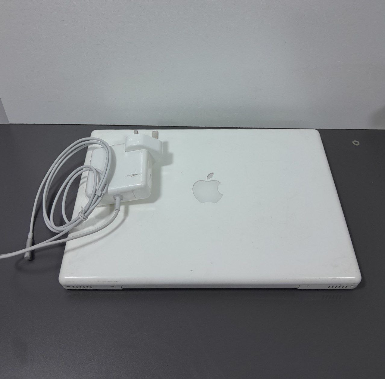 مک بوک استوک 14 اینچ اپل macbook a1181