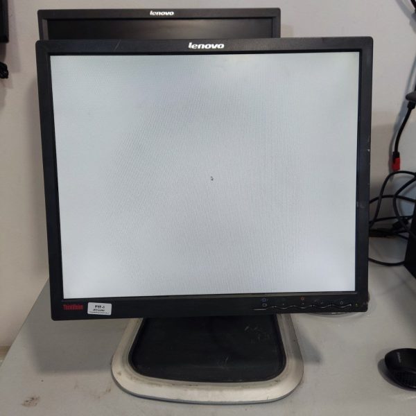مانیتور استوک 19 اینچ Lenovo L1900pA (گرید B)