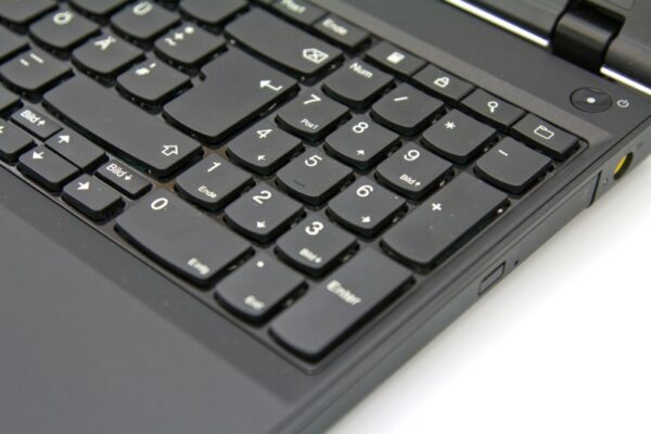 لپ تاپ استوک 15 اینچی لنوو مدل Lenovo e520 - Image 4