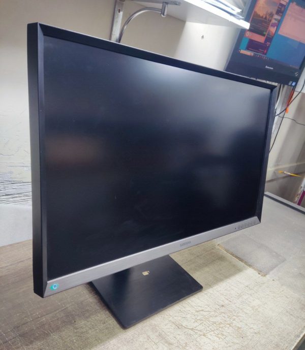 مانیتور استوک 32 اینچ سامسونگ S32D850T (رزولوشن 2k)