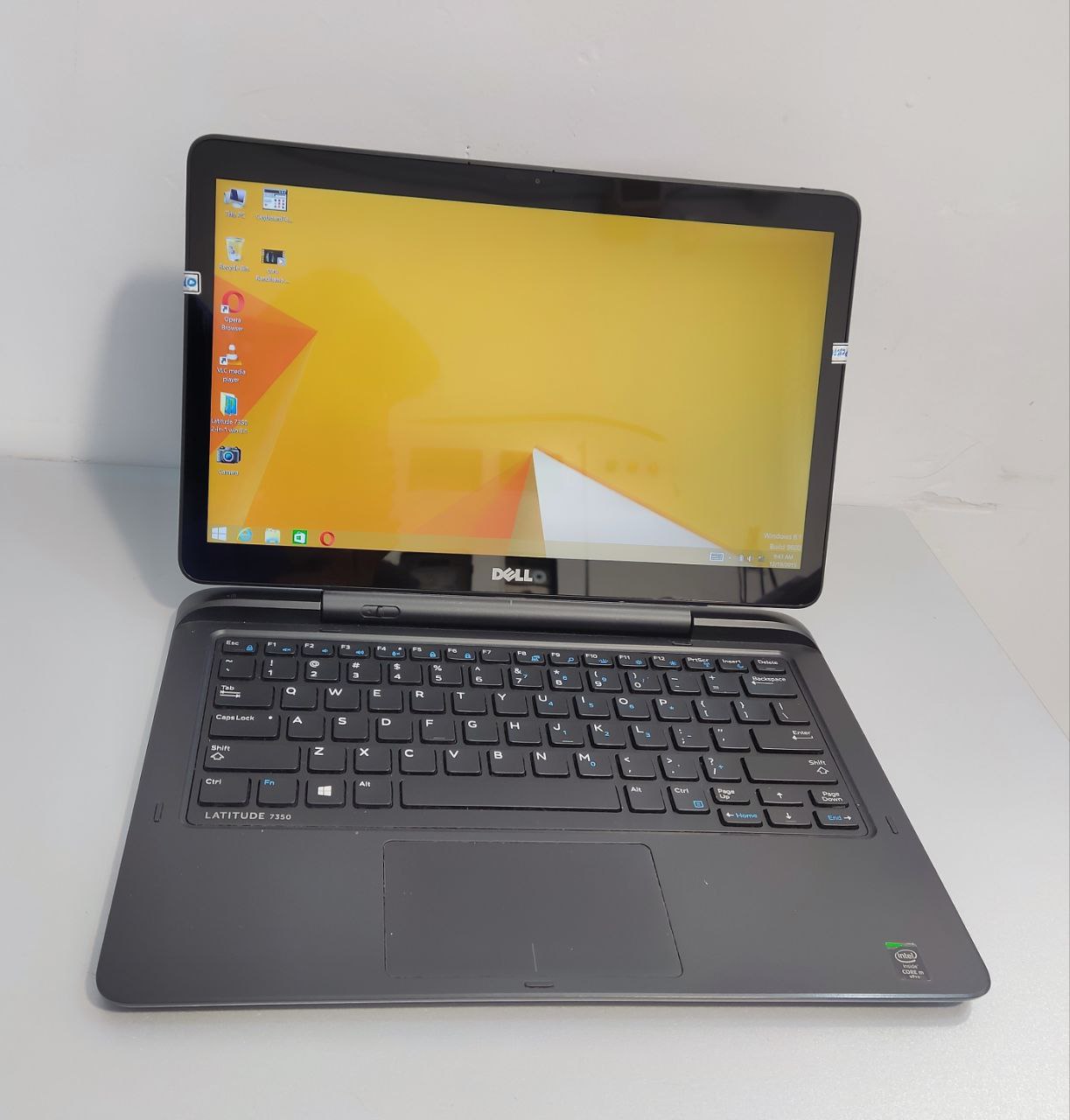 لپ تاپ استوک Dell Latitude 7350 لمسی با کیبورد جدا شونده در جهان بازار