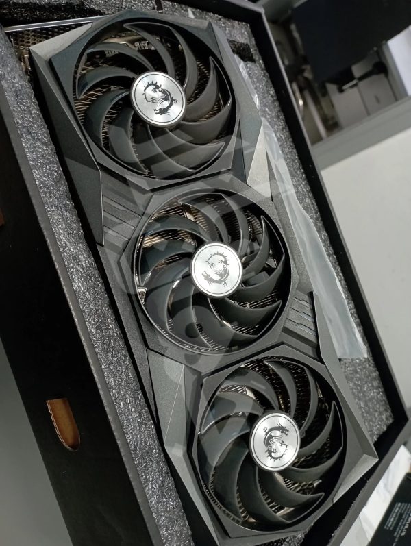 GeForce RTX 3090 GAMING X TRIO 03
