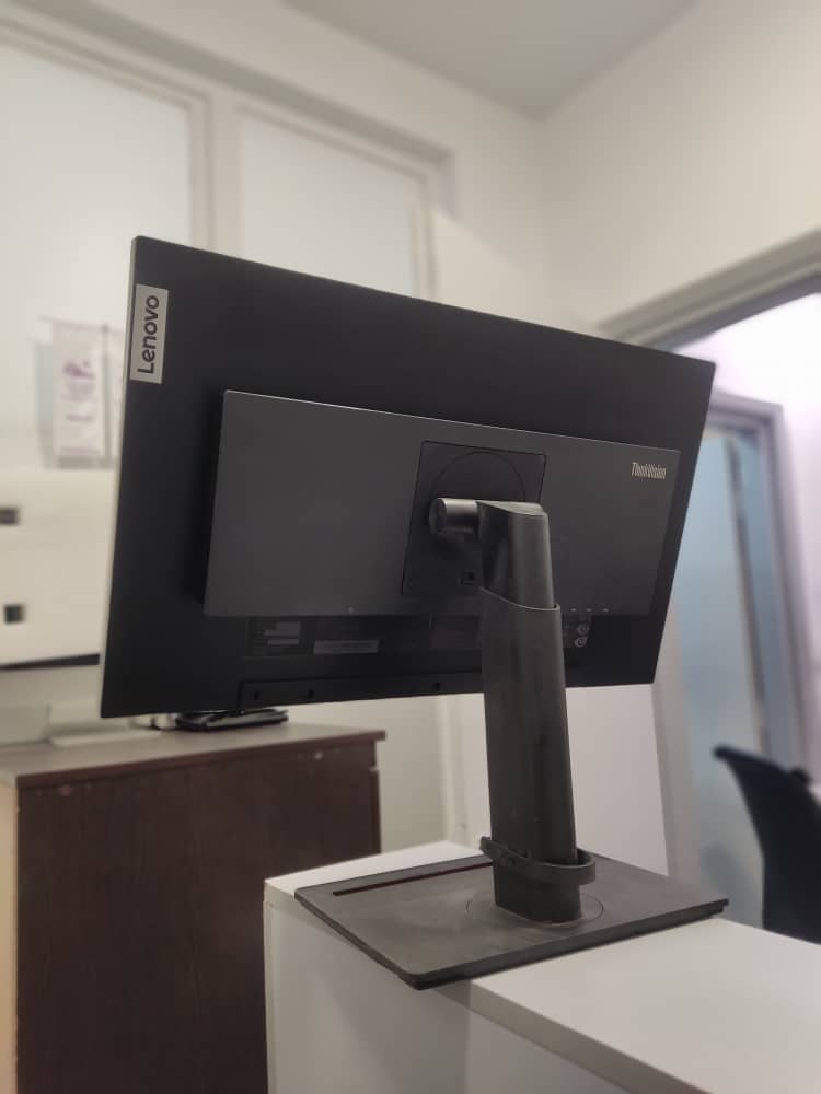 مانیتور استوک لنوو ThinkVision P24q-20 رزولوشن 2K - Image 3