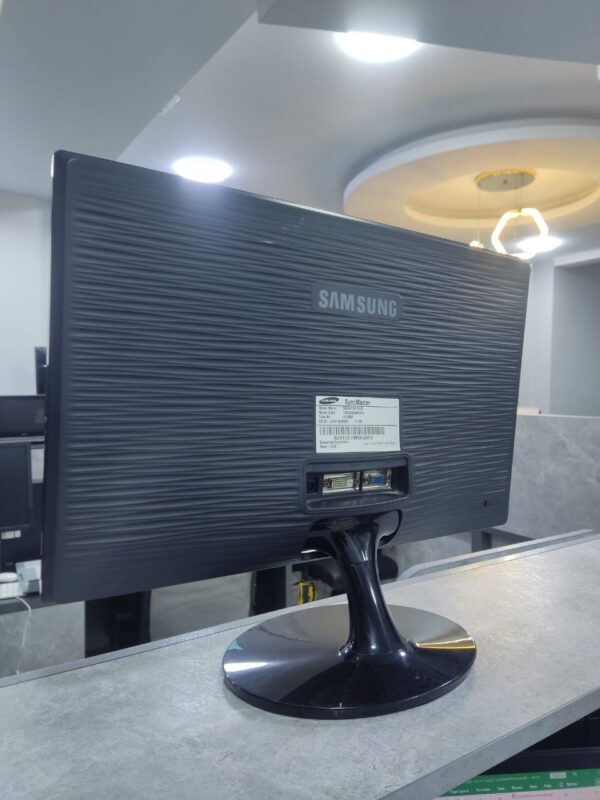 مانیتور استوک 20 اینچ سامسونگ Samsung S20 - Image 2