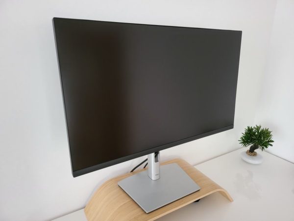 مانیتور استوک 27 اینچ Dell P2721Q رزولوشن 4k - Image 3