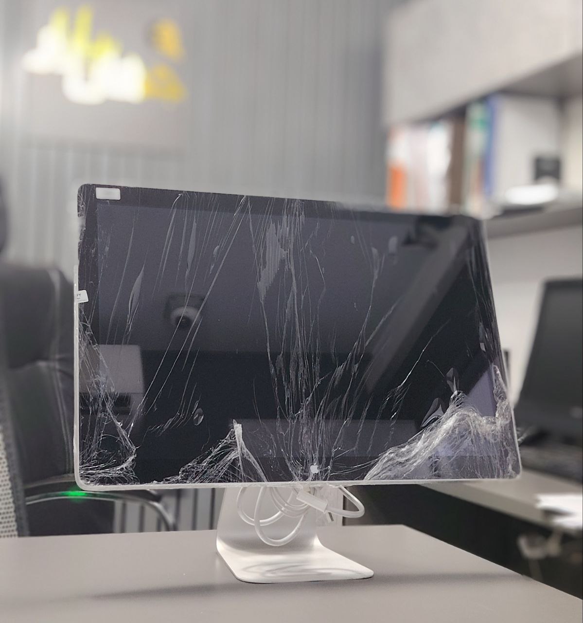 مانیتور استوک 24 اینچ اپل