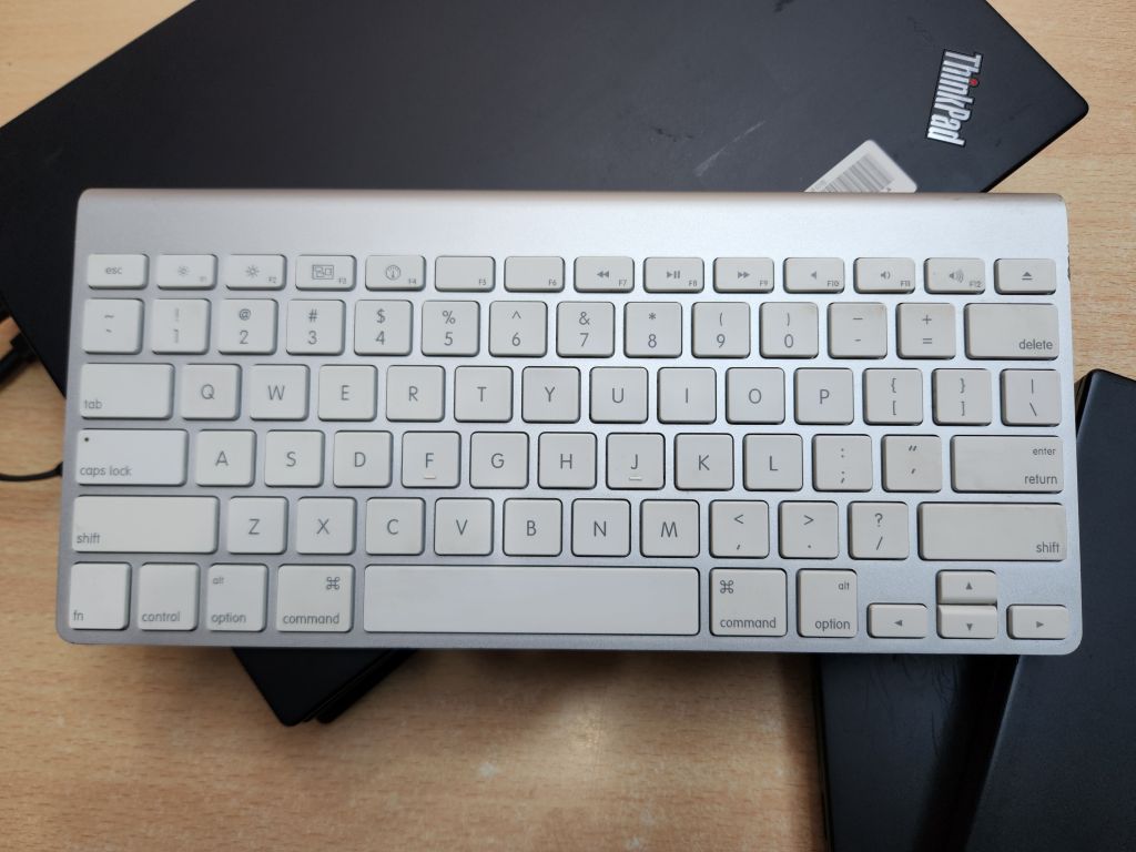 کیبورد بیسیم مدل A1314